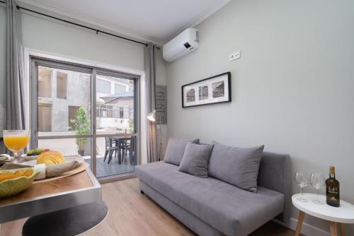 Host Wise - Modern Flats with Stunning Terrace or Balcony - Central Location