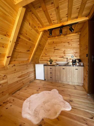 an attic room with a kitchen in a log cabin at CİVRA BUNGALOV in Sürmene