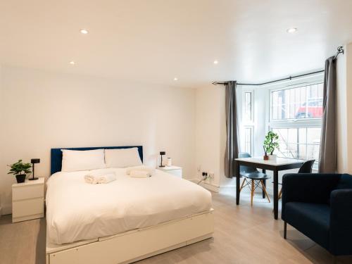 a bedroom with a bed and a desk and a window at Pass the Keys King s Cross Urban Oasis in London