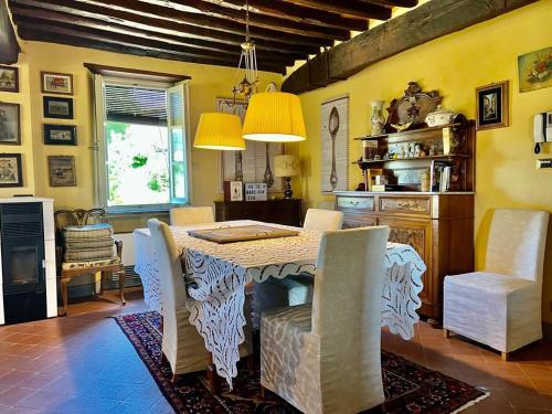 Ruang duduk di La Casa di Francesca tra le Colline di Lucca in Toscana
