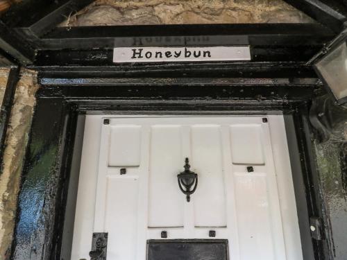 Honeybun – Photos 3