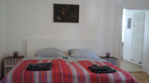 a bedroom with a bed with two towels on it at Schloss Jetzendorf, Verwalterhaus in Jetzendorf