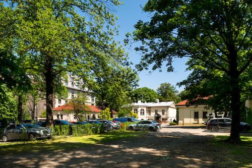a group of cars parked in a parking lot at Hotel Maltański in Kraków