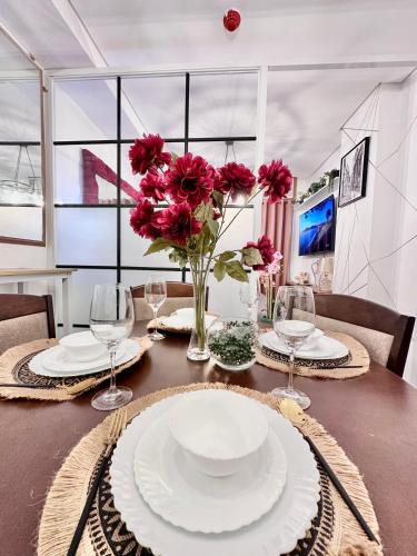 Μια τηλεόραση ή/και κέντρο ψυχαγωγίας στο Aesthetic One Bedroom Beside SM w Pool, Wifi and Netflix