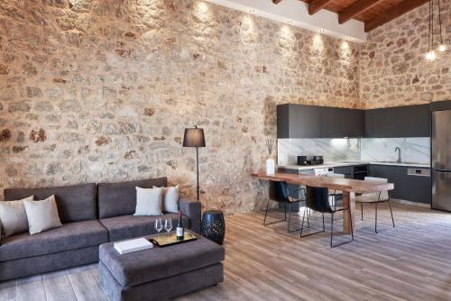 ein Wohnzimmer mit einem Sofa und einem Tisch in der Unterkunft Luxury Rhodes Villa - Amel Villa - Stunning Sea Views - Private Swimming Pool - 3BDR - Kalithea in Koskinou