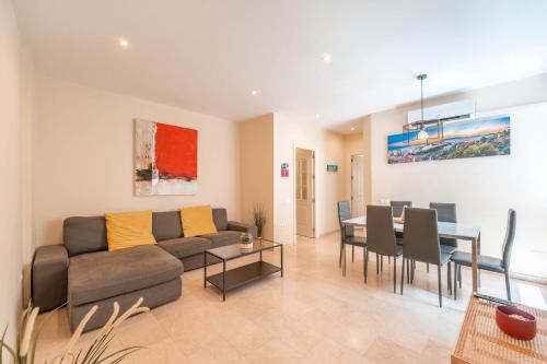 Apartamento Premium junto a la Catedral de Malaga - 3 Habitaciones, Ideal para Familias y Grupos
