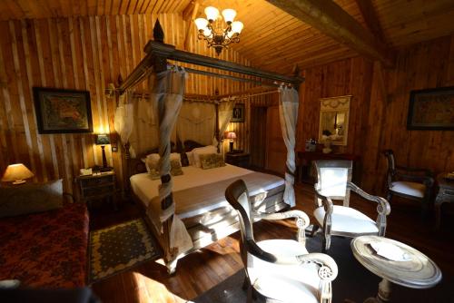 Gallery image of Chateau Du Boisniard in Chambretaud