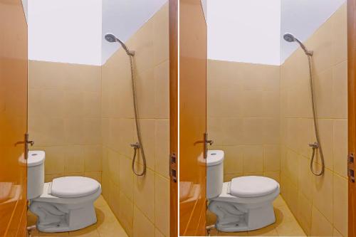 a bathroom with two toilets and a shower at Super OYO 92664 Cemara Koja Residence Syariah in Jakarta