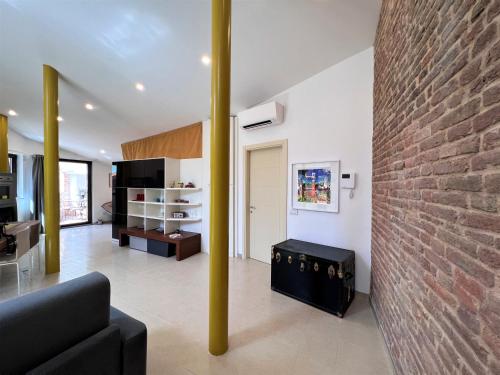 a living room with a brick wall at Il Terrazzo di Tolomei in Siena