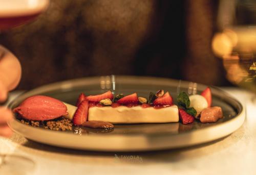 a plate of food with strawberries on a table at Locanda Le Piazze in Castellina in Chianti