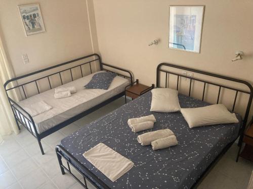 Postel nebo postele na pokoji v ubytování Polyxenis Rooms