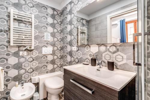 a bathroom with a sink and a toilet at Agorà Borsa in Naples