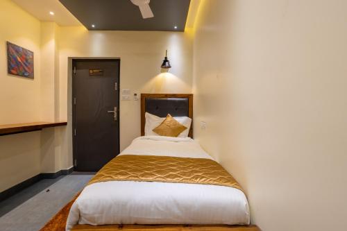 Ein Bett oder Betten in einem Zimmer der Unterkunft MERIDIAN BY Daan