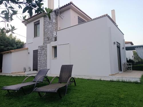 Κήπος έξω από το Aloe Apartment in Epidaurus