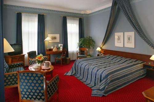 Postel nebo postele na pokoji v ubytování Hotel Sächsischer Hof