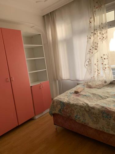 a bedroom with pink cabinets and a bed and a window at Apartment 3 bedrooms in Yalova