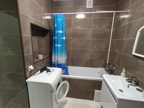 Main street Sobornaya apartment tesisinde bir banyo