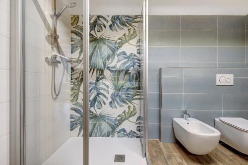 a bathroom with a shower with a toilet and a sink at Casa al Mulino 1 in Tenno