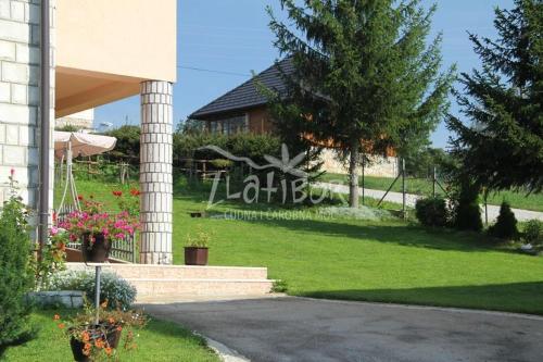 a house with a yard with a sign on it at Vila Pavle in Užice