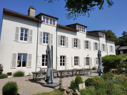 Κήπος έξω από το Château du Pommoy