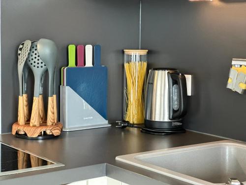 a kitchen counter with a counter top with utensils at Panorama Penthouse Apartment mit Klima und Whirlpool für bis zu 6 Personen in Frankenthal