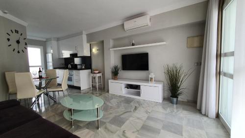 Nice Duplex Home, Marbella, See View, Hotel Resort