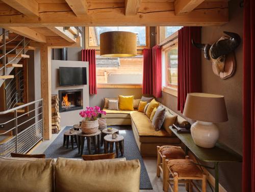 a living room with a couch and a fireplace at Les Rives d'Argentière in Chamonix-Mont-Blanc