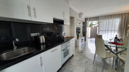 Nice Duplex Home, Marbella, See View, Hotel Resort