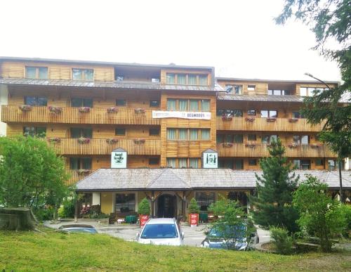 Bangunan di mana terletaknya hotel