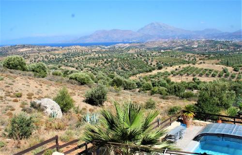 a view of a valley from a house at Studios Psiloritis in Lístaros