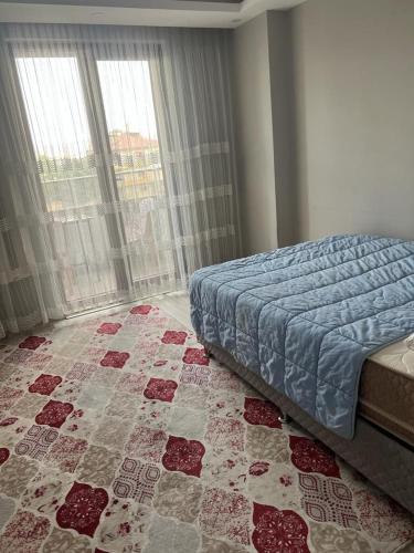 a bedroom with a bed with a quilt on the floor at Comfort house Van in Van