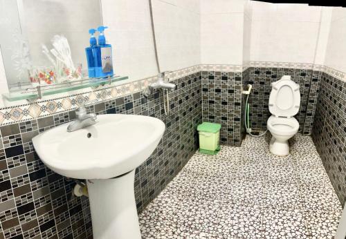 a bathroom with a sink and a toilet at Van Anh Hotel in Noi Bai