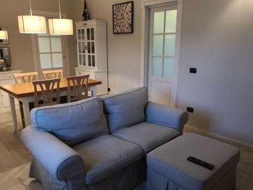 a living room with a blue couch and a table at Casa Busche - Piccola Suite in Campagna Con Ampio Giardino in Gualdo Tadino