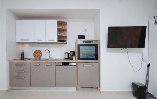 Gorgeous Apartment In Medulin With Wifi