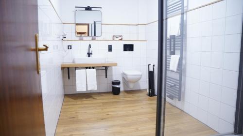 a bathroom with a sink and a toilet at Vegan Hotel und Restaurants Nicolay 1881 in Zeltingen-Rachtig
