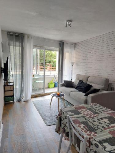 Studio capacite 2 personnes quartier corniche a quelques pas des plages et petit centre ville