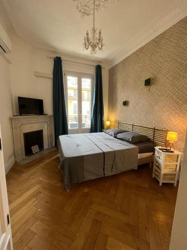 a bedroom with a bed and a fireplace at Les chambres de Cédric ICONIC TRAM GARE Nice Ville JEAN MEDECIN à proximité in Nice