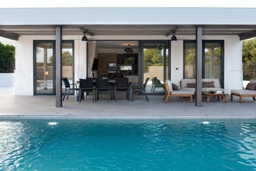 Beach Haven house with pool and Jacuzzi