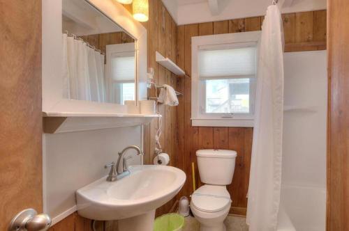 Koupelna v ubytování The Schooner