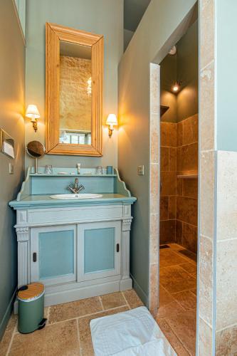 a bathroom with a sink and a shower at Clos Marcamps - Teritoria in Prignac-et-Marcamps