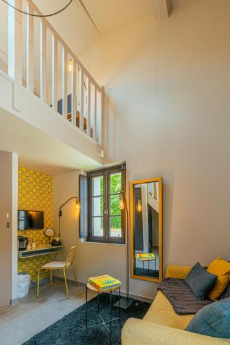 a living room with a couch and a mirror at Clos Marcamps - Teritoria in Prignac-et-Marcamps