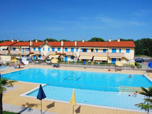 a large swimming pool in front of a hotel at [SolMare] Apartments - Private parking - Pool in Rosapineta