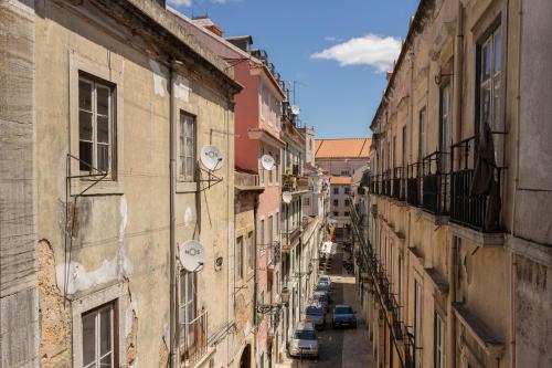 Group-Friendly Apt in the Heart of Bairro Alto