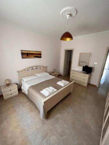 A bed or beds in a room at B&B Kalypso