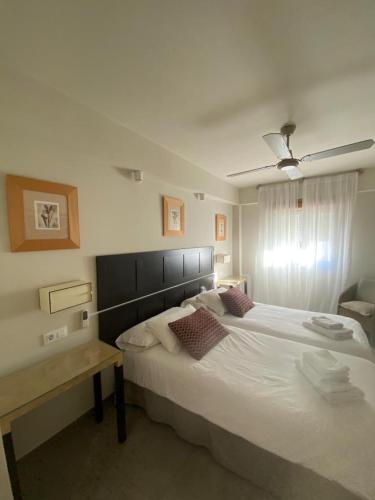A bed or beds in a room at Apartamento Centro Sevilla Guadalquivir