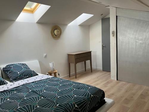 a bedroom with a bed and a desk and a window at Appartement T4 terrasse et vue in Istres