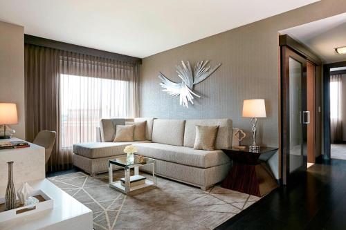 JW Marriott Minneapolis Mall of America Image