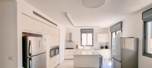 Gallery image of BnBIsrael Apartments - Hakovshim Marguerite in Tel Aviv