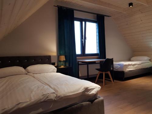 Ένα ή περισσότερα κρεβάτια σε δωμάτιο στο Dom nad Biebrzą - Siedlisko Wroceń 57