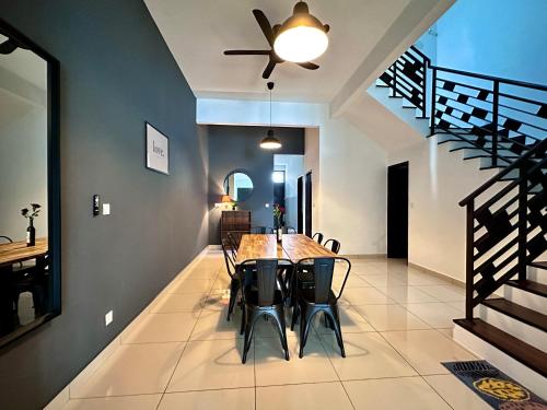 a dining room with a table and chairs at Queen’s Villa for 28Pax @Central of Penang in Jelutong